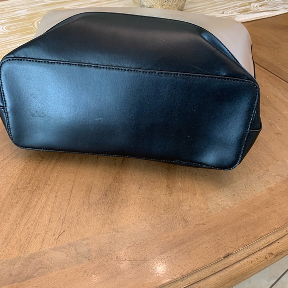 ⭐️Sale ⭐️ 👜 Kate ♠️ Spade Tote with Zipper - Picture 5 of 9